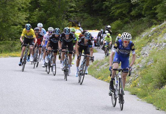 MASKINERIET: Et helt Sky-lak jakter ned Dan Martin. Foto: Tim de Waele (©TDWSport.com)