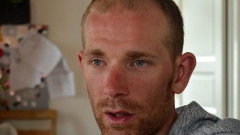 KLARER SEG: Michael Mørkøv gikk hardt ned i avslutningen på åpningsetappen i Tour de France, men han melder selv at han er ok. Foto: Simon Zetlitz Nessler, procycling.no