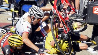DET ALLE SNAKKER OM: Richie Porte, Bauke Mollema og Chris Froome ble felt av en motorsykkel kort tid før mål på den tolvte etappen av Tour de France. Foto: Bernard Papon (Scanpix/Reuters)