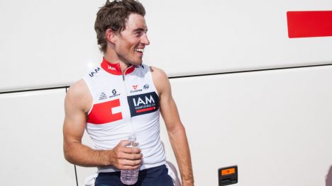 EN HIT: Sondre Holst Enger imponerer i sitt første Tour de France. Nå vil IAM-rytteren fortsette helt til Paris. Foto: Audun Braastad / NTB scanpix