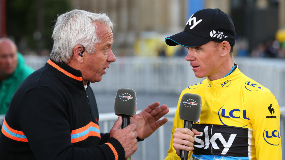 TRIVES PÅ TV: Greg LeMond i aksjon for Eurosport under Tour de France. Her gjør amerikaneren et intervju med sammenlagt vinner Chris Froome i 2015.