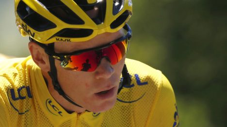 VRIEN Å SLÅ: Chris Froome leder Tour de France sammenlagt, og er i tillegg en meget god temposyklist. Derfor var det ikke mange som ventet at han skulle havne i trøbbel under torsdagens bakketempo. FOTO: REUTERS/Juan Medina