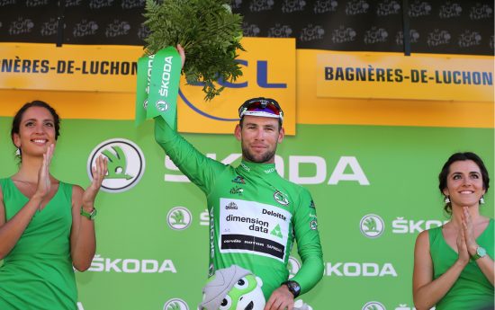 GRØNN KAMP: Mark Cavendishs seiersrekke har gitt ham den grønne poengtrøya i store deler av Tour de France. Her avbildet etter den åttende etappen. Foto: KT (©TDWSport.com)
