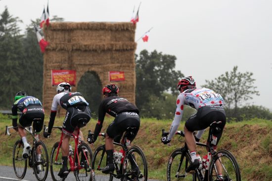 I BUKKEN: Vegard Breen gikk i brudd og viste seg frem fra sin beste side på tourens andre etappe. FOTO: AFP PHOTO / KENZO TRIBOUILLARD