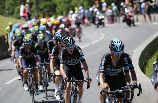 KONTROLLERTE ALT: Team Sky har sittet i front og kontrollert store deler av touren. FOTO: EPA/YOAN VALAT