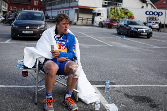 Forslått: Tiller ble kjørt rett til sykehus etter praten med procycling.no. Der skulle han undersøke skulderen. Foto: Kjetil R. Anda / procycling.no