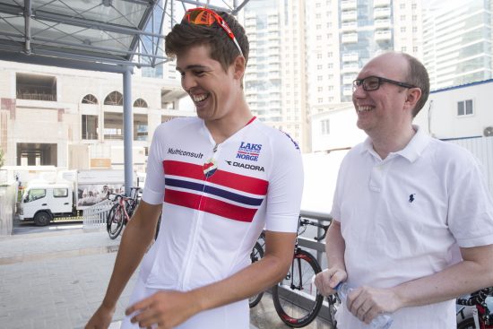 Doha, Qatar 20161015. Pressekonferanse Norges lag i fellestart menn i årets  Sykkel-VM Vegard Breen  og agenten Arild Eriksen  på lørdagens pressekonferanse. Foto: Terje Bendiksby / NTB scanpix