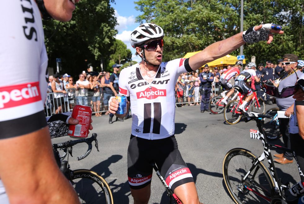 KJEMPET: Degenkolb diskuterer dagens hendelser etter målgang på en etappene i Tour de France. Foto: Tim de Waele (©TDWSport.com)