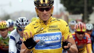 MER TRØBBEL:  Fire år har gått siden Lance Armstrong ble fratatt sine sju Tour de France-titler. Nå rettes nye mistanker mot den kontroversielle amerikaneren. FOTO: EPA/OLIVIER HOSLET