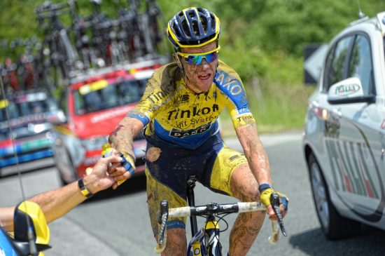 SLIK SÅ HAN UT ETTER FØRSTE VELT: Chris Anker Sørensen pådro seg hjernerystelse i denne velten. En måned senere tok han ribbein i Tour de Suisse. Likevel ble han skjelt ut av Oleg Tinkov: - Du burde blitt hjemme. Du sykler som en vattnisse
