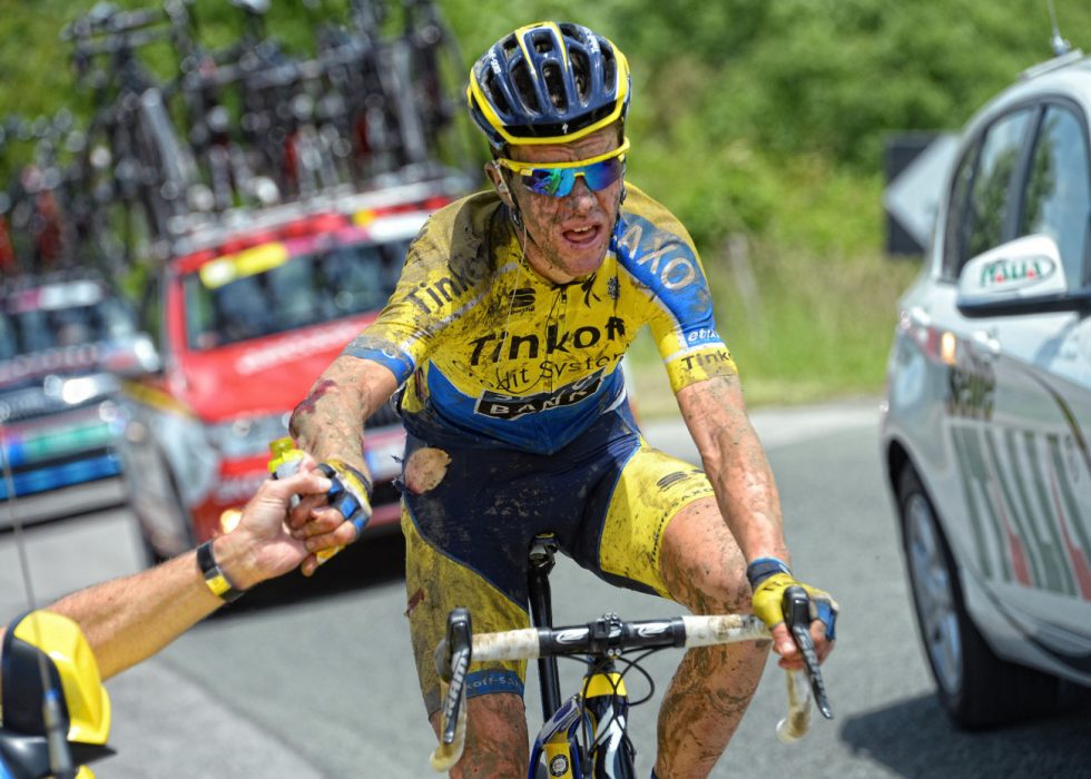 SLIK SÅ HAN UT ETTER FØRSTE VELT: Chris Anker Sørensen pådro seg hjernerystelse i denne velten. En måned senere tok han ribbein i Tour de Suisse. Likevel ble han skjelt ut av Oleg Tinkov: - Du burde blitt hjemme. Du sykler som en vattnisse