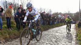 SATTE SITT STEMPEL PÅ DET: Peter Sagan tester beina over Molenberg under Omloop Het Nieuwsblad. Slovaken ankom klassikeråpningen rett fra høyden