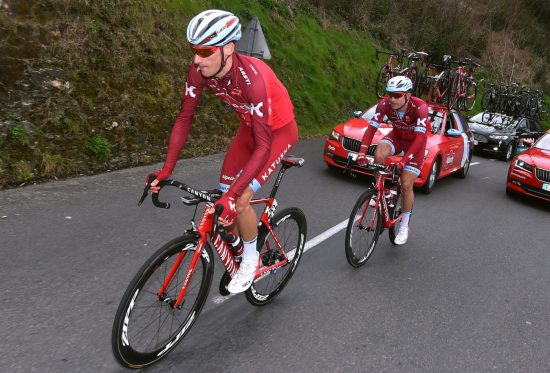 IKKE MER HJELP FRA DEN KANTEN: Sven Erik Bystrøm reiser i dag hjem fra Belgia med brudd i hånda. Dermed er klassikerne over for Alexander Kristoffs trofaste hjelper. FOTO: Tim De Waele/TDWSPORT.COM