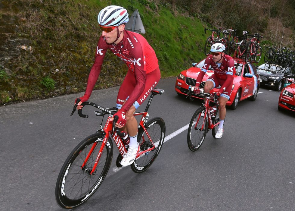 IKKE MER HJELP FRA DEN KANTEN: Sven Erik Bystrøm reiser i dag hjem fra Belgia med brudd i hånda. Dermed er klassikerne over for Alexander Kristoffs trofaste hjelper. FOTO: Tim De Waele/TDWSPORT.COM