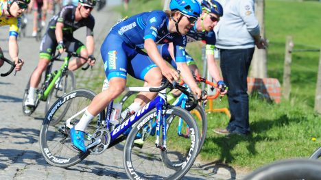 I DÅRLIG SLAG: Kristoffer Halvorsen sto av tredagersrittet i De Panne etter 12 mil. Nå reiser han hjem for å hvile seg i form til Flandern rundt. FOTO: Mario Stiehl