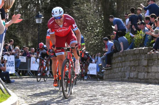 TUNGT: Kristoff sliter seg over Muuren i Geraardsbergen. Søndag venter 18 stigninger i Flandern rundt. Foto: Tim de Waele (©TDWSport.com)