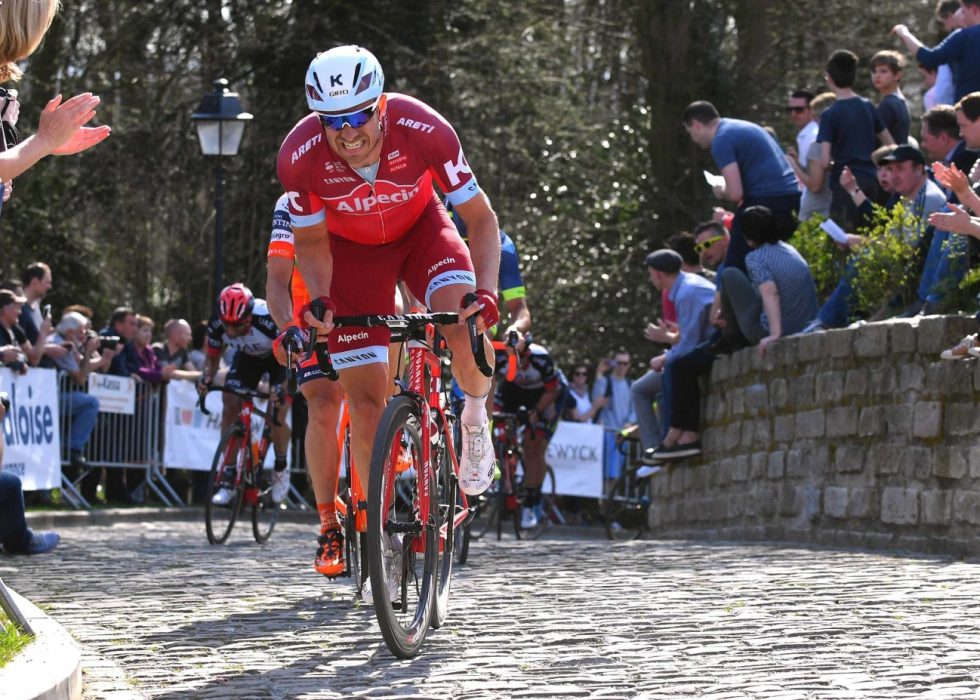 TUNGT: Kristoff sliter seg over Muuren i Geraardsbergen. Søndag venter 18 stigninger i Flandern rundt. Foto: Tim de Waele (©TDWSport.com)