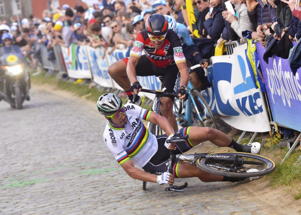 HVOR HEMMET ER HAN? Peter Sagan agerte som en ren hjelperytter i det siste oppkjøringsrittet foran Paris-Roubaix. Slovaken bedyrer selv at han kommer til å starte brosteinsklassikeren etter velten under Flandern rundt. FOTO: Tim De Waele/TDWSPORT.COM
