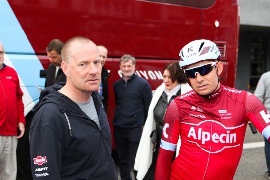 ALT GODT? Det skurret litt mellom Torsten Schmidt (til venstre) og Alexander Kristoff under tredagersrittet i De Panne. Tyskeren skal heller ikke ha vært imponert over nordmannens sene ankomst til Compiègne foran Paris-Roubaix. FOTO: Kjetil Anda