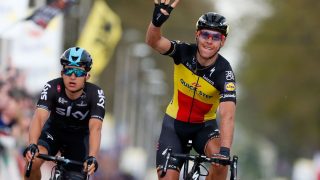 VANVITTIG PRESTASJON: Phillpe Gilbert vant Amstel Gold Race med rift i sin høyre nyre. Han ble siden fraktet til sykehus