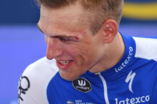 KUTT: Marcel Kittel fikk et kutt over øyet etter å ha blitt slått av Andriy Grivko. FOTO: Tim de Waele (TDWSport.com)