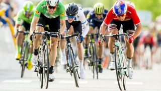 HAR FULGT EDVALD SOM EN SKYGGE: Edvald Boasson Hagen har tatt fem etappeseirer på 10 dager. August Jensen ( hvitt) har ikke tatt noen