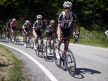 VIKTIG JOBB: Sindre Skjøstad Lunke (nummer to i rekken) gjør en svært viktig jobb for Tom Dumoulin (i rosa) og Team Sunweb. Her gir han en flaske til Simon Geschke. FOTO: Cor Vos/Team Sunweb
