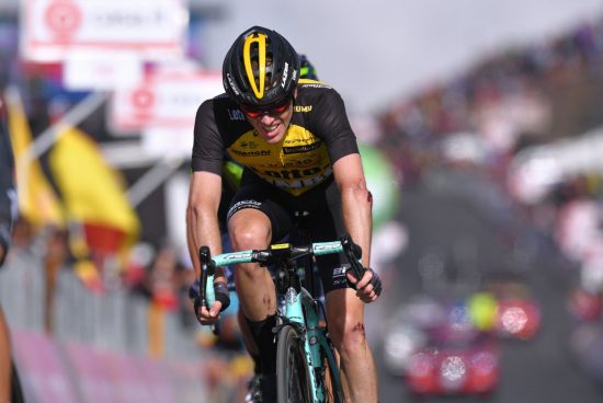 SLUTTKJØRT: Både ribbeina og nå magen har plaget Steven Kruijswijk. Derfor står han av de to siste Giro d'Italia-etappene. FOTO: Tim De Waele/TDWSPORT.COM