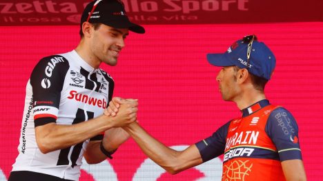LA ONDT BLOD TILSIDE: Vincenzo Nibali anerkjenner Tom Domulins girotriumf