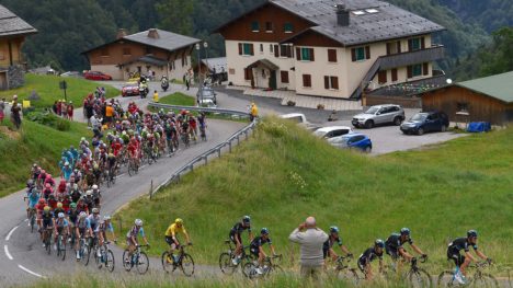 105 TIMER TOUR DE FRANCE: I år kan du nyte utallige timer av Tour de France hjemme i stuen. FOTO: Tim de Waele (TDWSport.com)