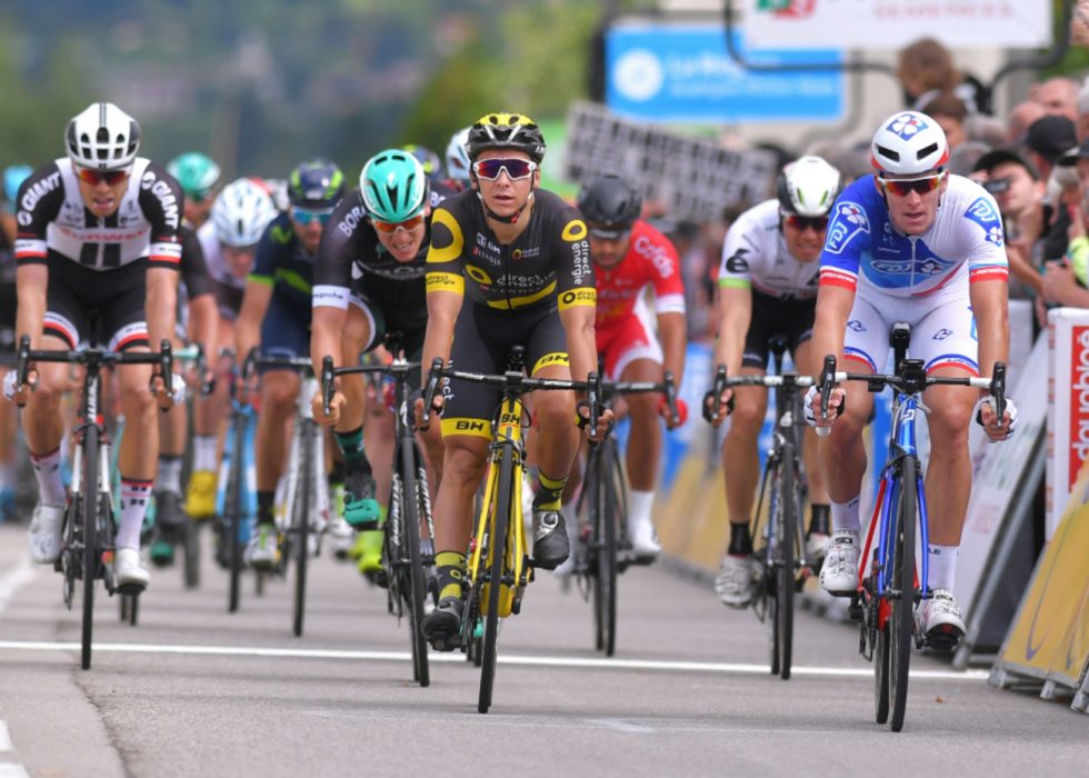VRAKET: Bryan Coquard (i midten) er utelatt fra Direct-Energies Tour de France-tropp. FOTO: Tim de Waele (TDWSport.com)