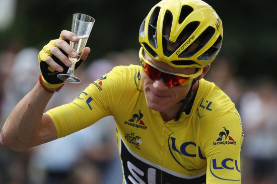 KAPTEIN: Richie Porte ledet an lagpresentasjonen for BMC. Foto: AFP PHOTO / Lionel BONAVENTURE