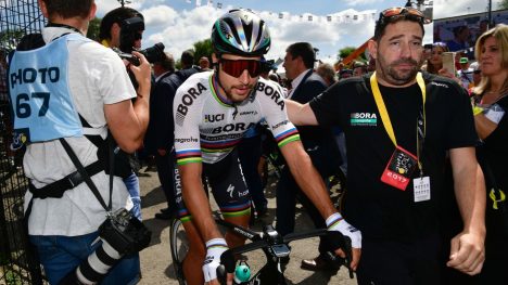 TILBAKE? Laget til Peter Sagan anker avgjørelsen om å kaste verdensmesteren ut av Tour de France. / AFP PHOTO / PHILIPPE LOPEZ