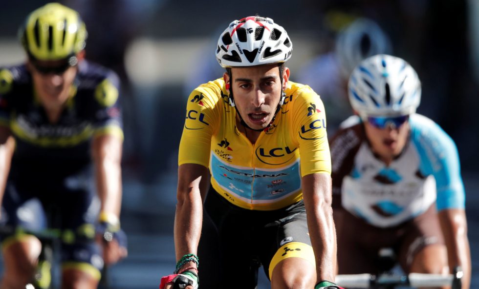 MISTET GULT: En sliten Fabio Aru krysset målstreken i Rodez etter å ha mistet ledertrøyen til Chris Froome. REUTERS/Benoit Tessier