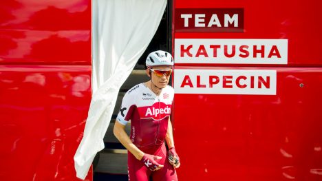 PÅ VEI UT?: Kristoff glir ut av Katusha-bussen