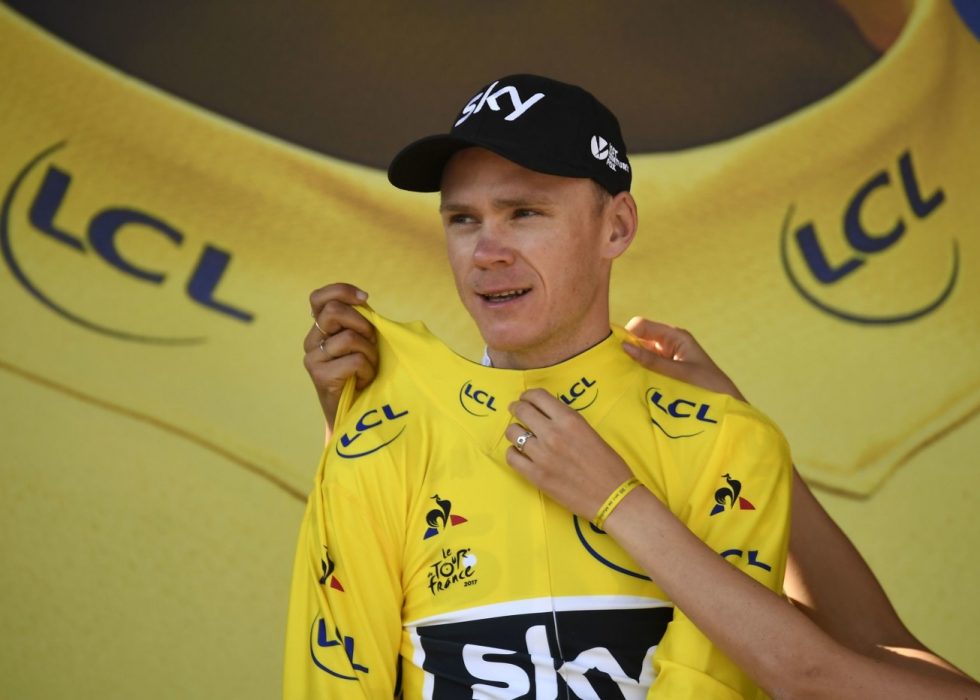 SAMMENLAGTVINNEREN: Chris Froome må kun komme seg gjennom søndagens sjarmøretappe inn til Paris for å sikre seg sin fjerde sammenlagtseier i Tour de France. Foto: / AFP PHOTO / Lionel BONAVENTURE