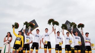 PENGEKONGENE: Team Sky vant lagkonkurransen i Tour de France. De var også laget som kjørte inn klart mest premiepenger underveis. Foto: REUTERS/Benoit Tessier