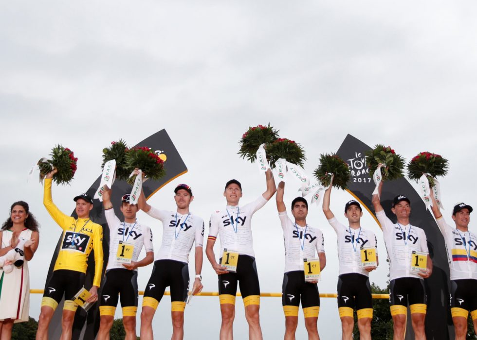PENGEKONGENE: Team Sky vant lagkonkurransen i Tour de France. De var også laget som kjørte inn klart mest premiepenger underveis. Foto: REUTERS/Benoit Tessier
