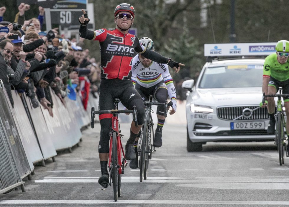 SPURTET BEST: Greg Van Avermaet slo Peter Sagan og Sep Vanmarcke i finalen i Ghent under årets utgave av Omloop Het Nieuwsblad. Neste år gjenoppstår den gamle finalen fra Flandern rundt i det belgiske WorldTour-rittet. FOTO: AP Photo/Olivier Matthys
