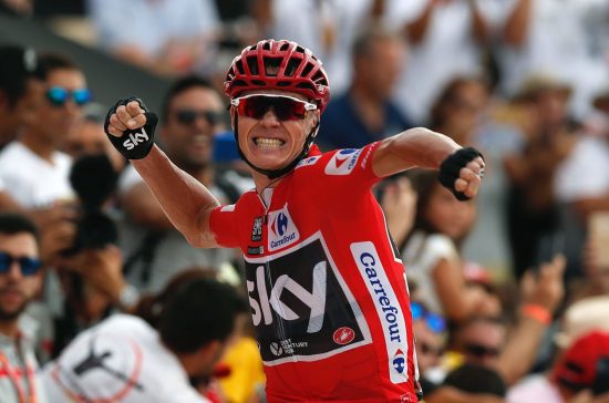 I TRØBBEL: Chris Froome risikerer å miste sammenlagtseieren fra Vuelta a España tidligere i høst. Foto: EPA/Javier Lizon
