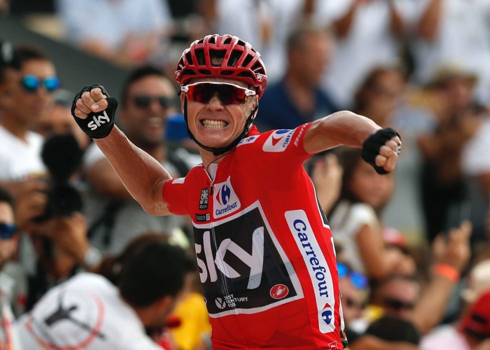 I TRØBBEL: Chris Froome risikerer å miste sammenlagtseieren fra Vuelta a España tidligere i høst. Foto: EPA/Javier Lizon