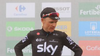 MÅ FORKLARE SEG: Chris Froome og hans team jobber med å forklare en unormal dopingprøve under Spania rundt 2017. FOTO EPA.