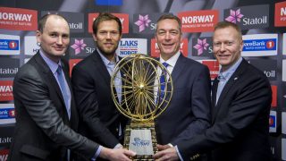 DELER DE SAMME DRØM? Jean-Étienne Amaury (til venstre) fra Tour de France-arrangøren ASO fortalte at det per nå ikke foregår formelle samtaler om å bringe Tour de France til Norge. Skulle det endre seg vil garantert Thor Hushovd og Knut-Eirik Dybdal bli forespurt om å hjelpe til. Nummer to fra venstre er forsvarsminister Frank Bakke-Jensen (H). FOTO: Arctic Race of Norway