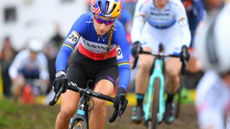 ILLE UTE FØR VM: Pauline Ferrand-Prévot fikk alt annet enn den gjennomkjøringen hun ønsket seg foran VM i Valkenburg. FOTO: Tim De Waele/TDWSPORT.COM
