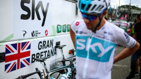 SKAL HA BRUKT INTRAVENØSE BEHANDLINGER: Det hevder en tidligere lege i Team Sky. FOTO: Tim de Waele (TDWSport.com)