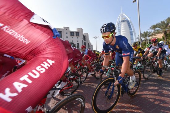 HELT RÆVA! Adam Blythe fikk ikke kjempet mot Alexander Kristoff om seieren på etappe 6 i Oman. Briten skiftet sykkel på ureglementert vis og ble nektet å sykle videre av rittkommissæren. FOTO: Tim De Waele/TDWSPORT.COM