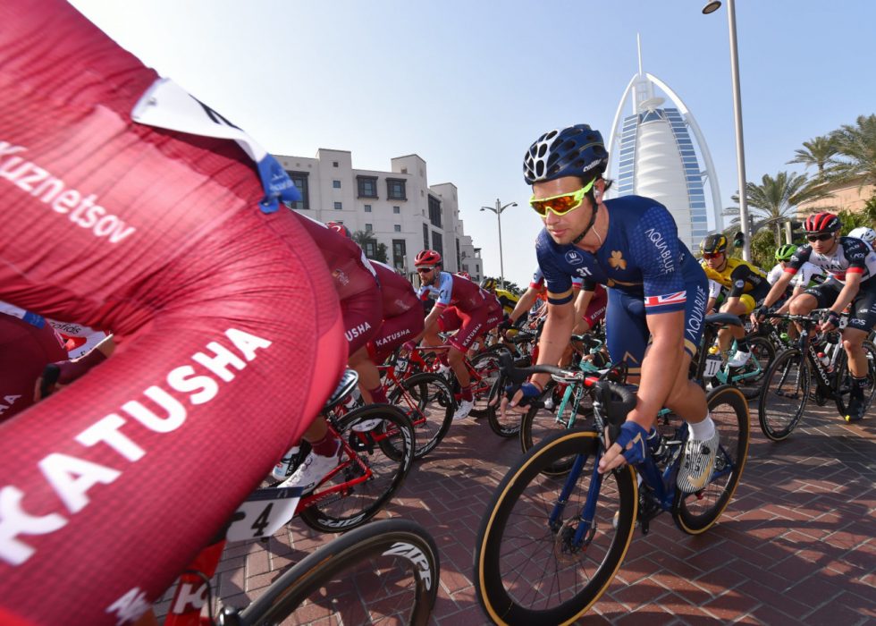HELT RÆVA! Adam Blythe fikk ikke kjempet mot Alexander Kristoff om seieren på etappe 6 i Oman. Briten skiftet sykkel på ureglementert vis og ble nektet å sykle videre av rittkommissæren. FOTO: Tim De Waele/TDWSPORT.COM