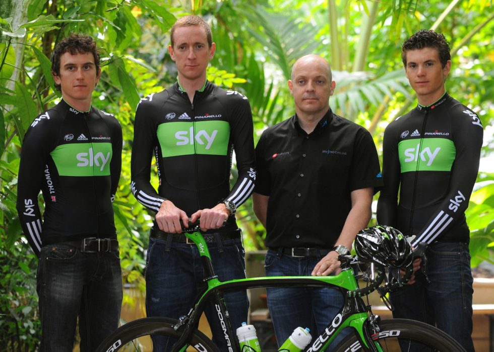 I HARDT VÆR: Bradley Wiggins og Dave Brailsford har blitt utsatt for nye anklager i en knusende dom fra en komité fra Det britiske parlamentet. Komiteen mener at Team Sky misbrukte medisinske fritak for å preppe rytterne sine foran Tour de France i 2012.