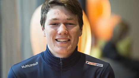 KLAR FOR JOKER: Søren Wærenskjold blir Joker-Icopal-rytter fra 1. januar neste år. Her er han avbildet med daglig leder i Interspons