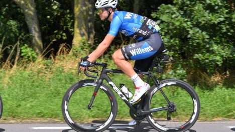 HJERTESTANS: Michael Goolaerts fikk hjertestans under Paris-Roubaix og er sendt til sykehus. FOTO: Tim de Waele (TDWSport.com)